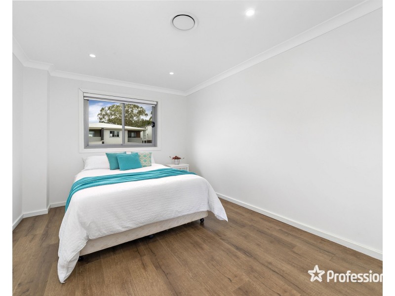 30 Burbank Avenue, East Hills NSW 2213