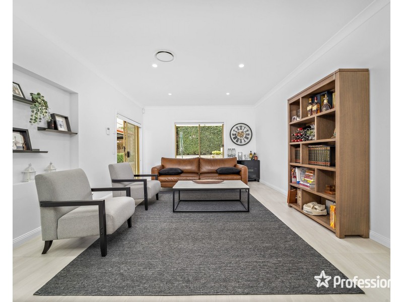37 Victor Avenue, Picnic Point NSW 2213