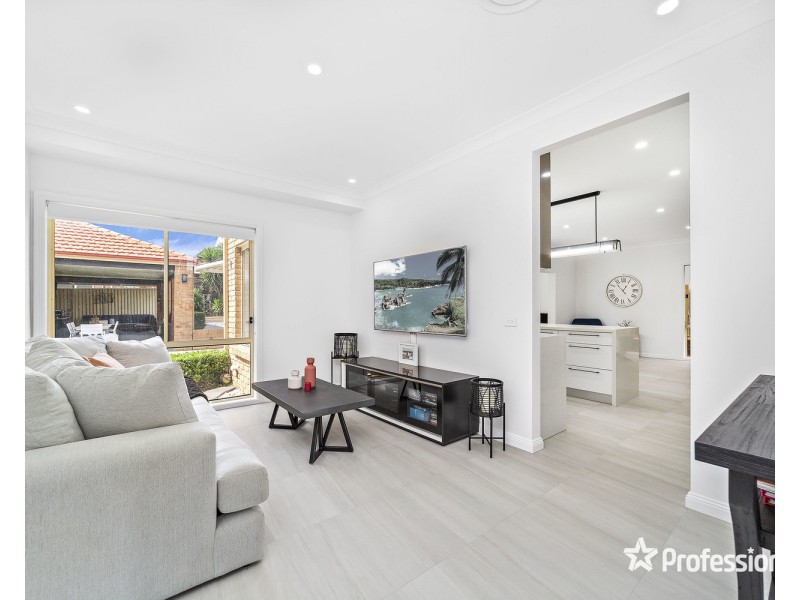 37 Victor Avenue, Picnic Point NSW 2213