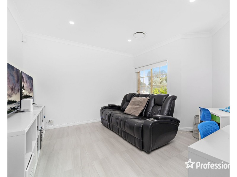 37 Victor Avenue, Picnic Point NSW 2213