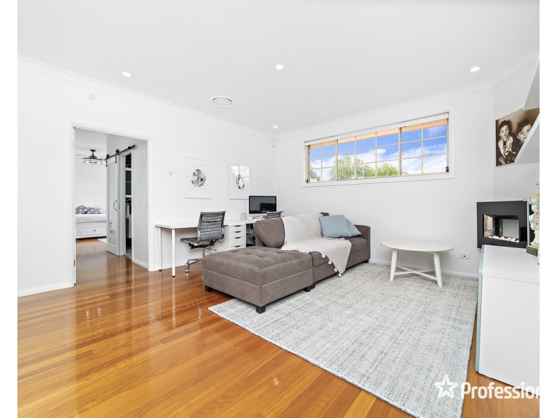 37 Victor Avenue, Picnic Point NSW 2213