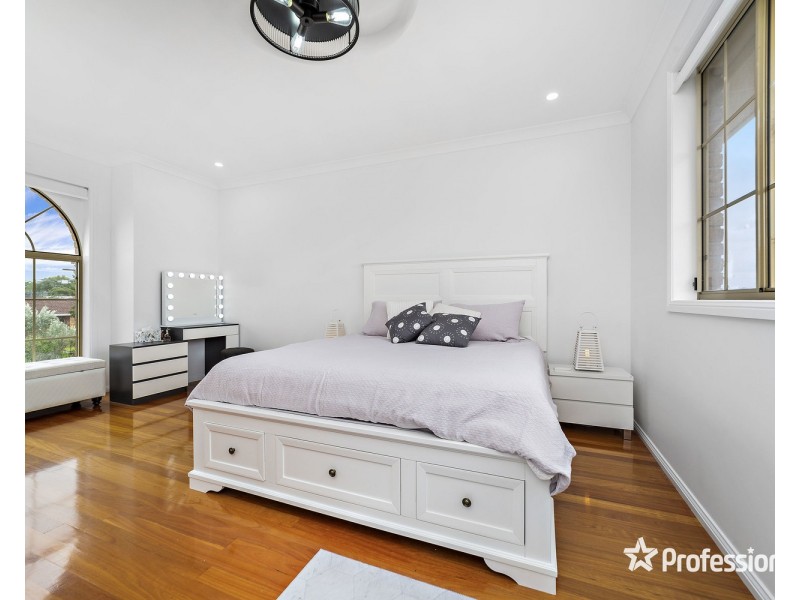 37 Victor Avenue, Picnic Point NSW 2213
