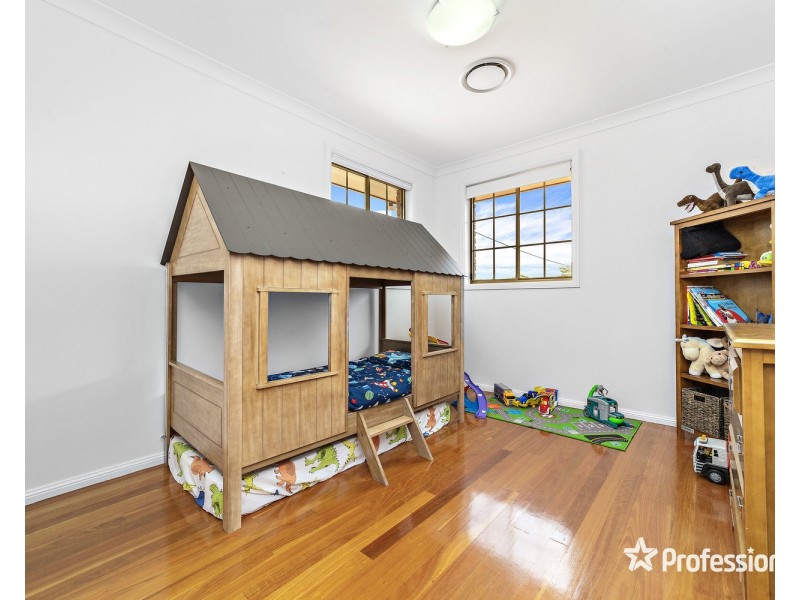 37 Victor Avenue, Picnic Point NSW 2213