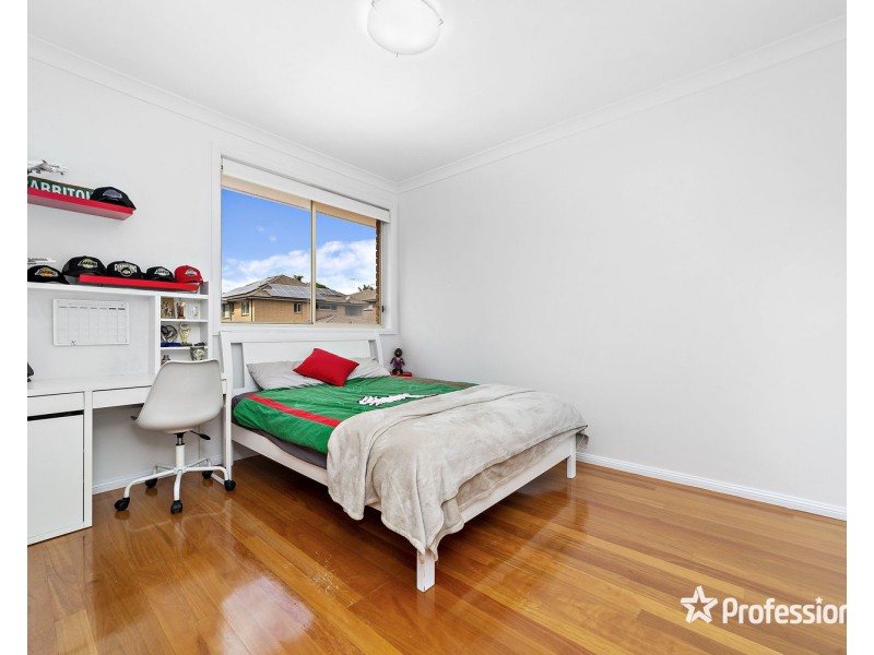 37 Victor Avenue, Picnic Point NSW 2213