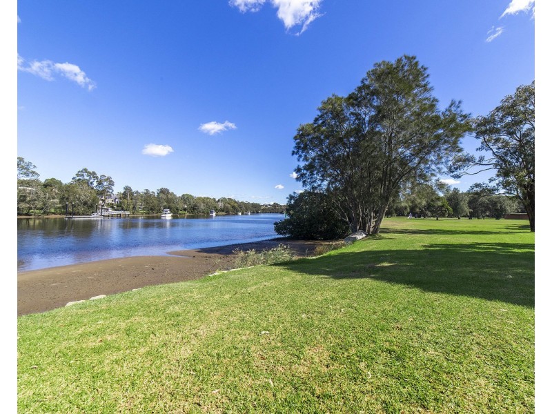 4 Burbank Avenue, East Hills NSW 2213