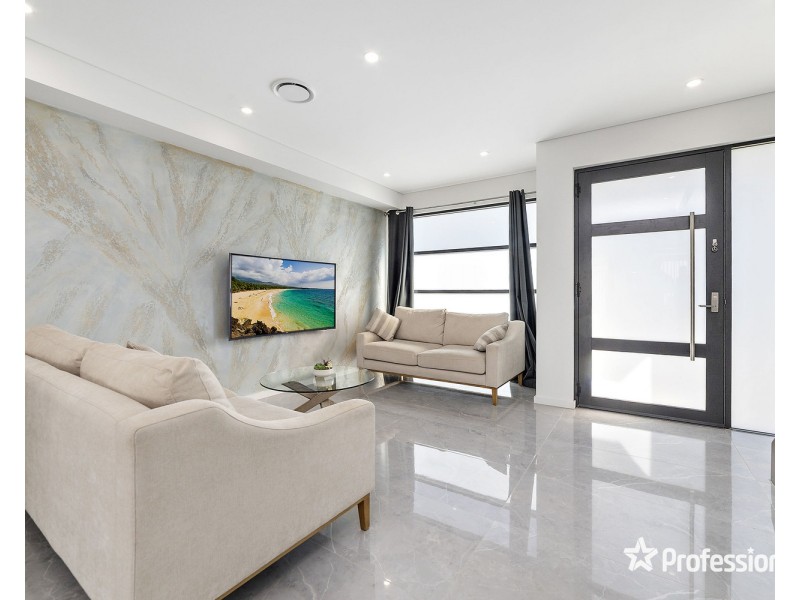 4 Burbank Avenue, East Hills NSW 2213