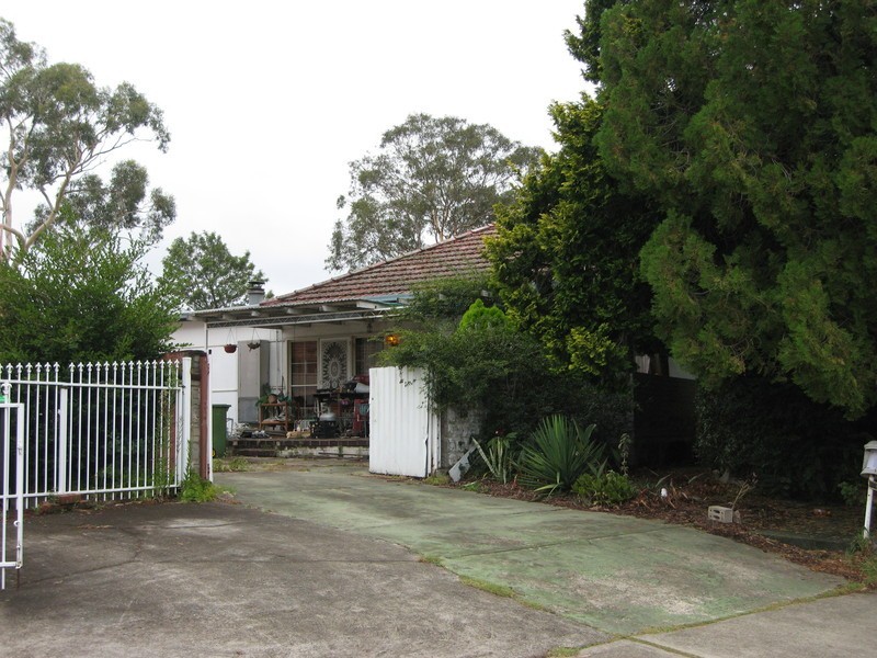909 Henry Lawson Drive, Picnic Point NSW 2213