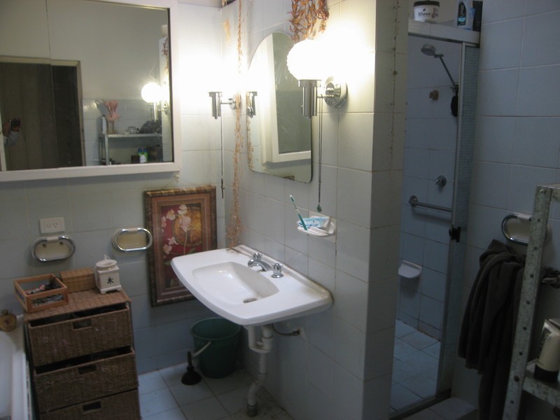 909 Henry Lawson Drive, Picnic Point NSW 2213