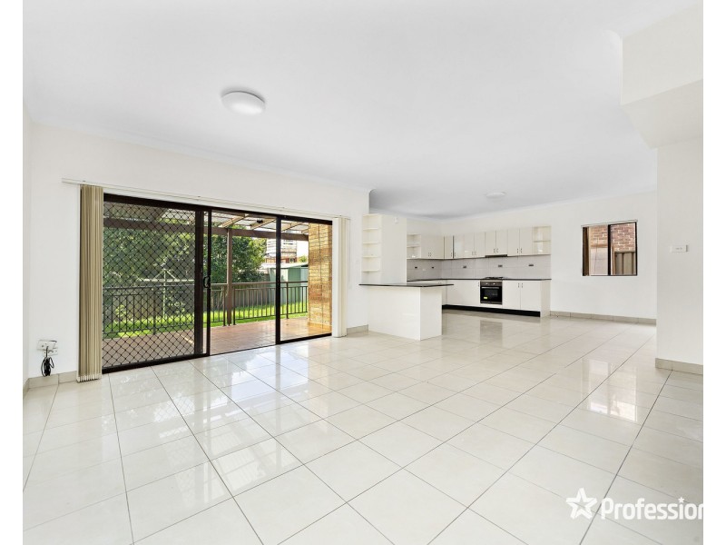 24 Henry Lawson Drive, Peakhurst NSW 2210