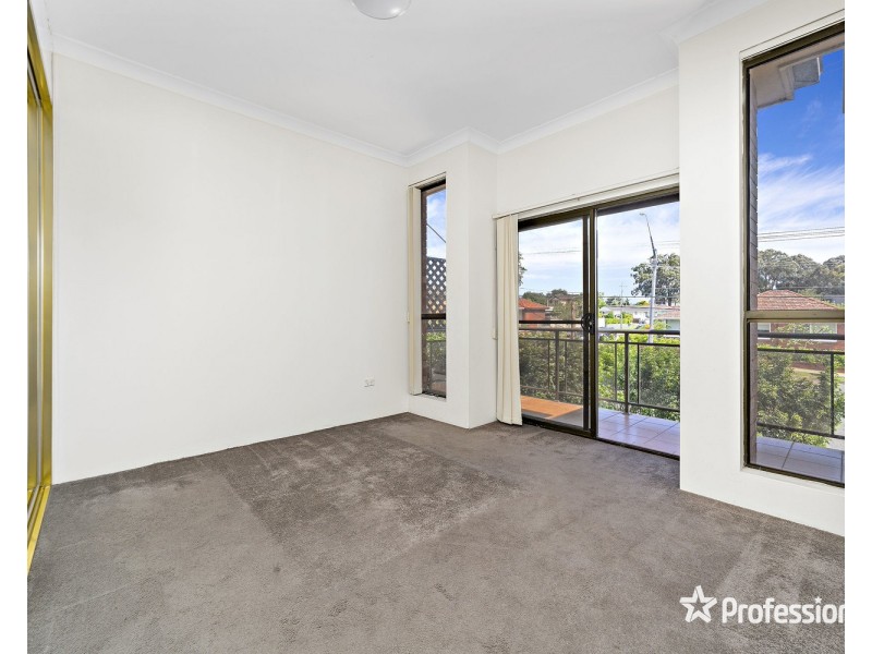 24 Henry Lawson Drive, Peakhurst NSW 2210