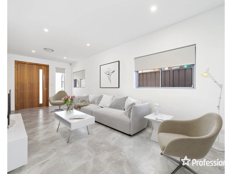 9 Henry Lawson Drive, Peakhurst NSW 2210