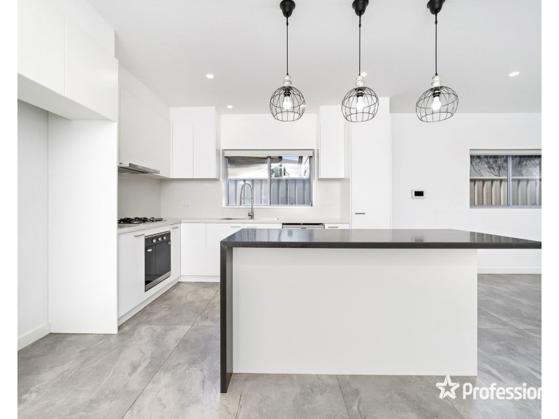 9 Henry Lawson Drive, Peakhurst NSW 2210