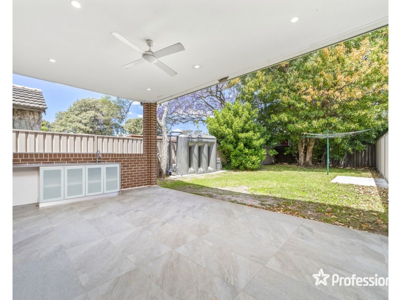 9 Henry Lawson Drive, Peakhurst NSW 2210