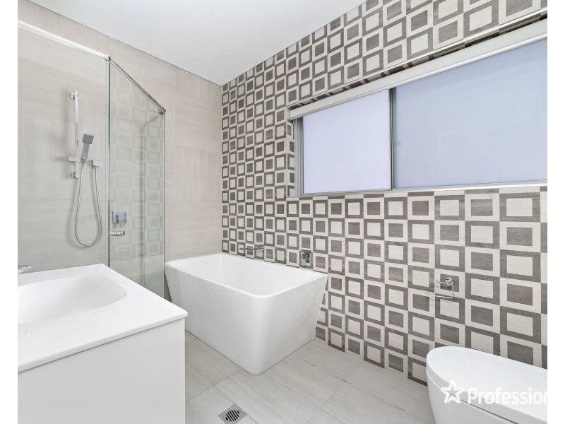 9 Henry Lawson Drive, Peakhurst NSW 2210