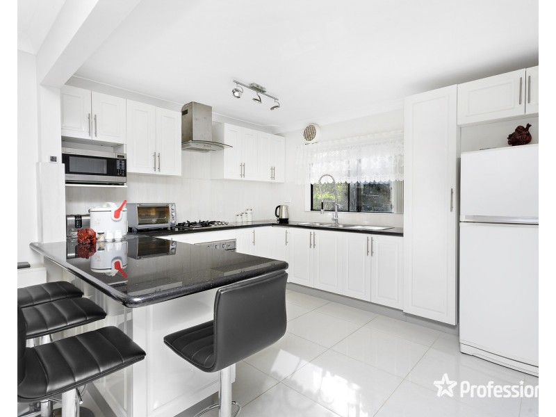 32 Seidel Avenue, Picnic Point NSW 2213