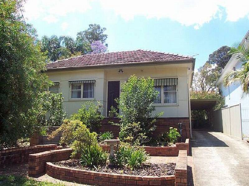 1 Drysdale Avenue, Picnic Point NSW 2213