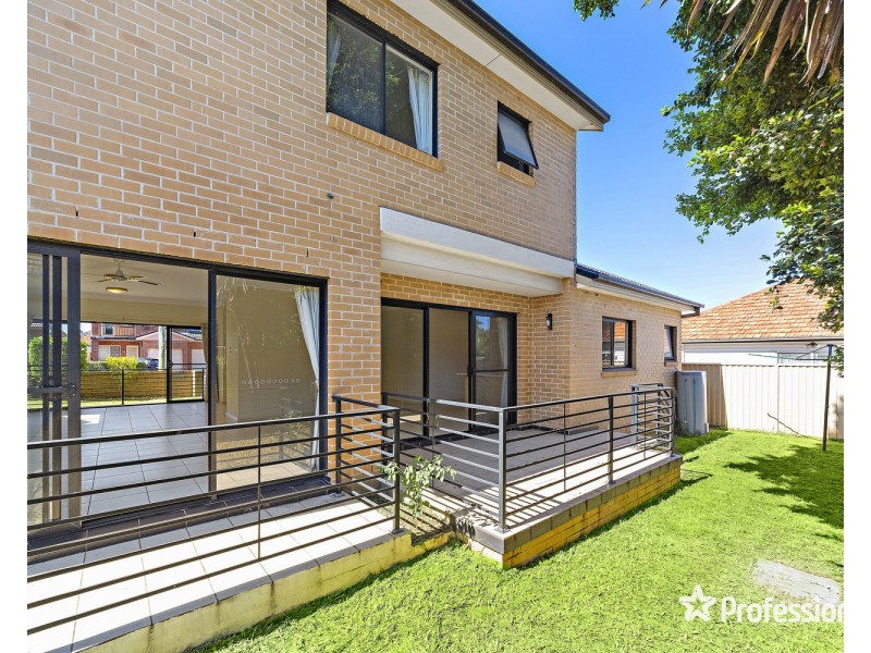 2A Snowsill Avenue, Padstow NSW 2211