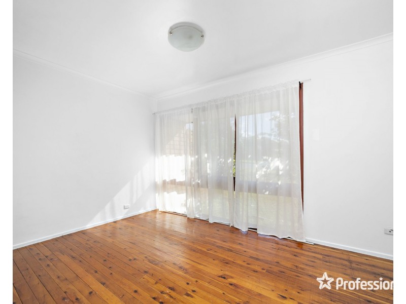 212 The Parkway, Bradbury NSW 2560