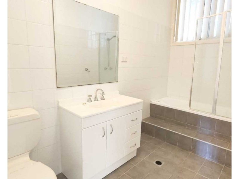 1/171 Lambeth St, Picnic Point NSW 2213
