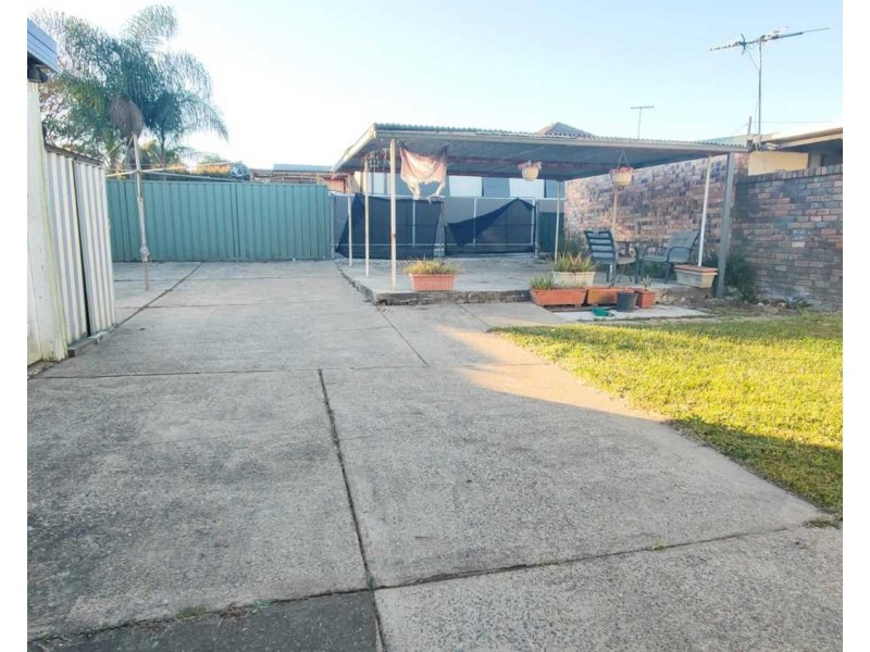 1/171 Lambeth St, Picnic Point NSW 2213