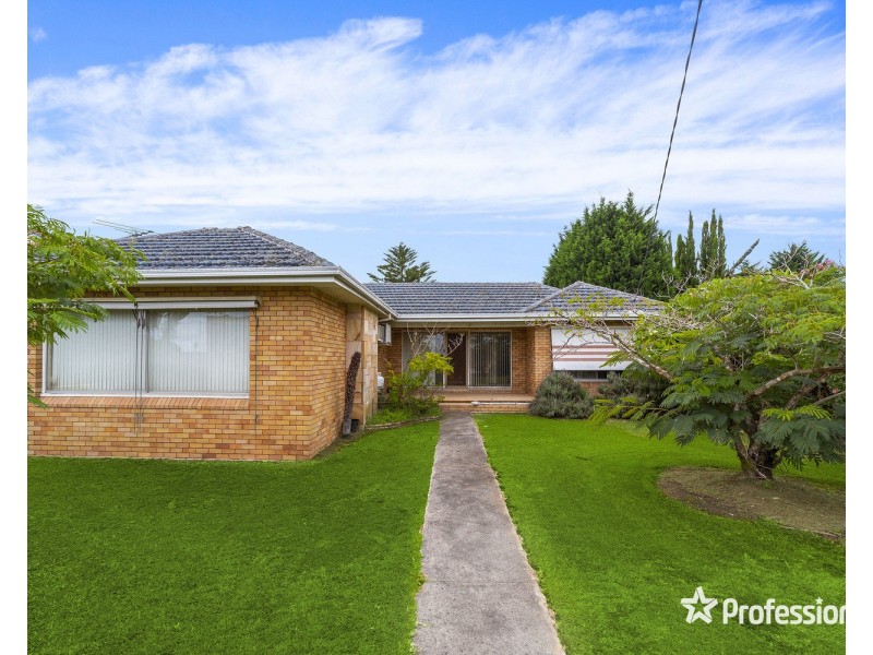 875 Henry Lawson Drive, Picnic Point NSW 2213
