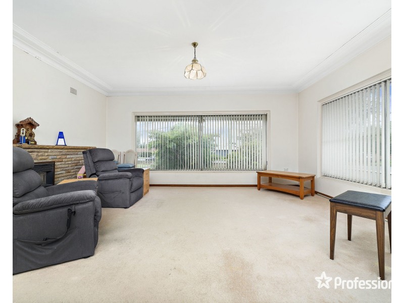 875 Henry Lawson Drive, Picnic Point NSW 2213