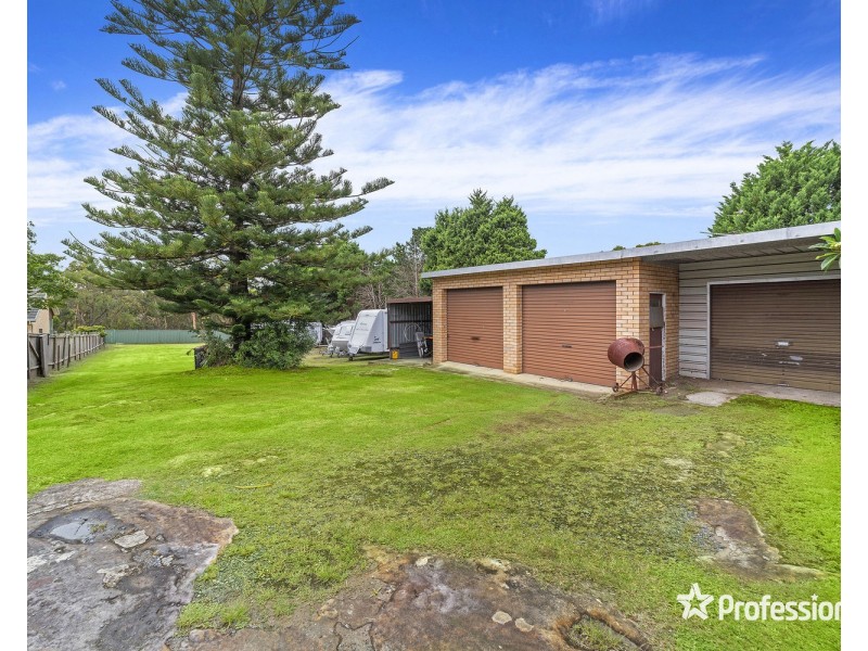 875 Henry Lawson Drive, Picnic Point NSW 2213