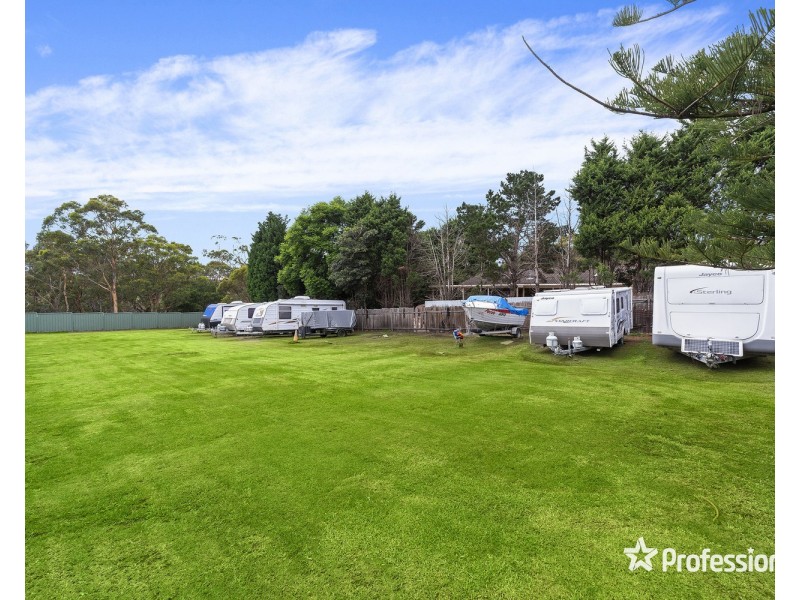 875 Henry Lawson Drive, Picnic Point NSW 2213
