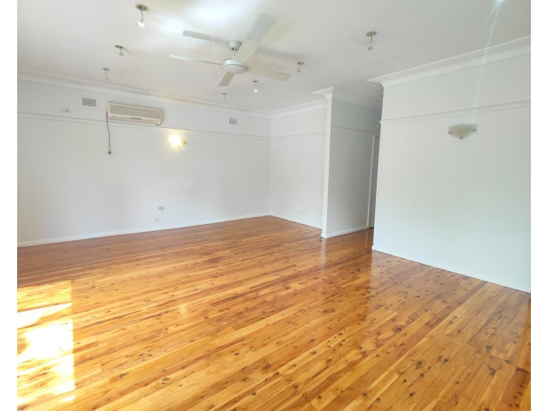 52 Thomas Street, Picnic Point NSW 2213