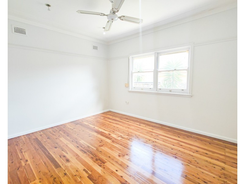 52 Thomas Street, Picnic Point NSW 2213