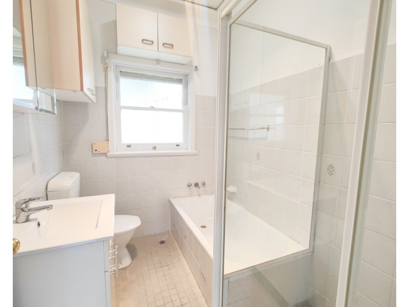 52 Thomas Street, Picnic Point NSW 2213