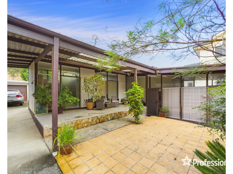 579 Henry Lawson Drive, East Hills NSW 2213