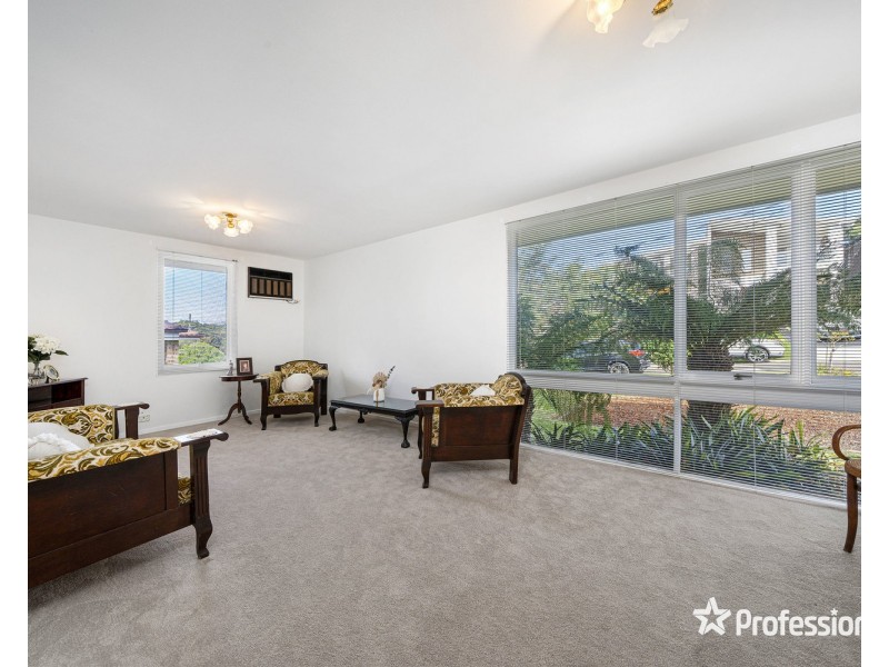 6 Amberdale Avenue, Picnic Point NSW 2213