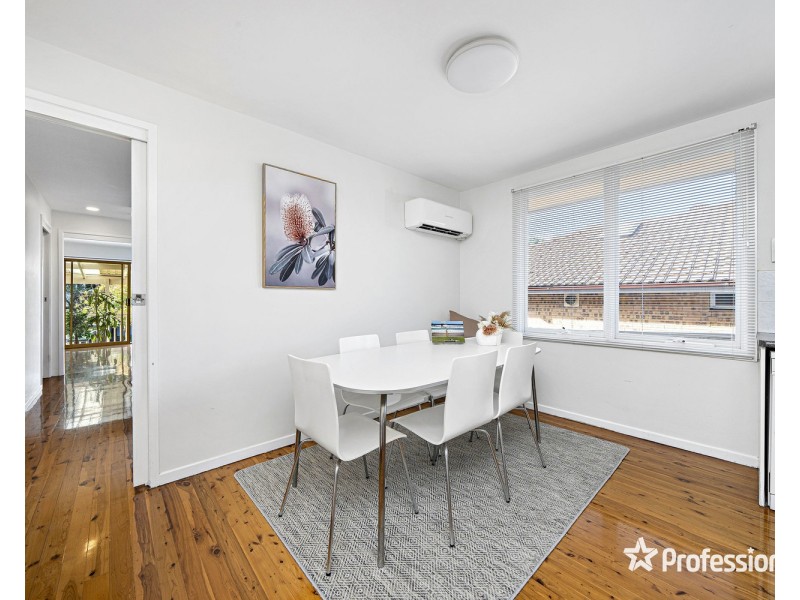 6 Amberdale Avenue, Picnic Point NSW 2213