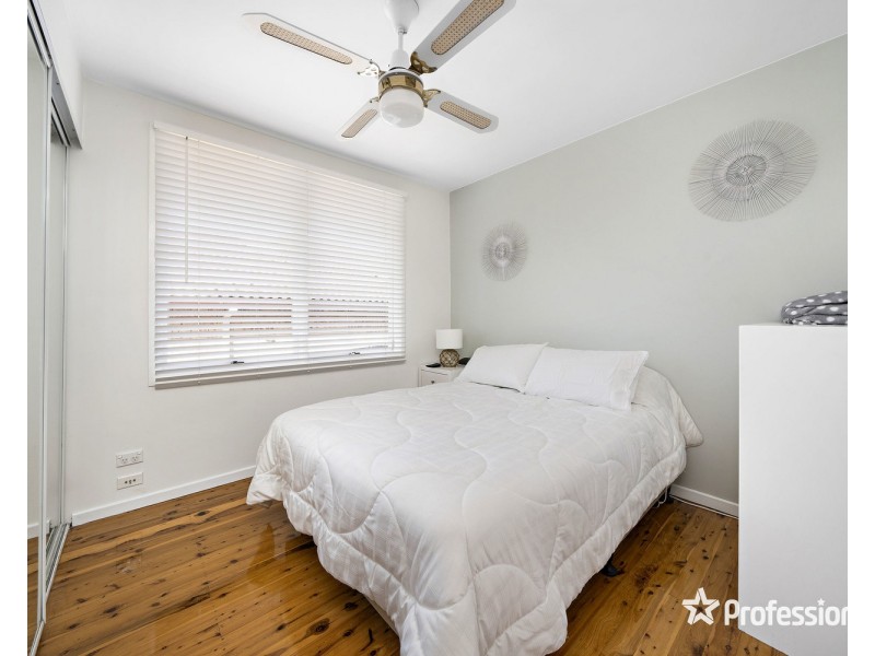 6 Amberdale Avenue, Picnic Point NSW 2213