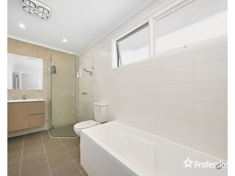 6 Amberdale Avenue, Picnic Point NSW 2213