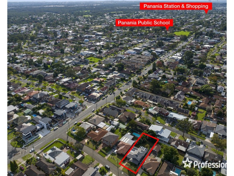 6 Amberdale Avenue, Picnic Point NSW 2213