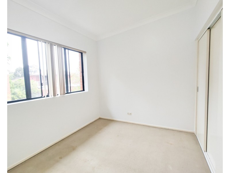 1/68 Davies Road, Padstow NSW 2211