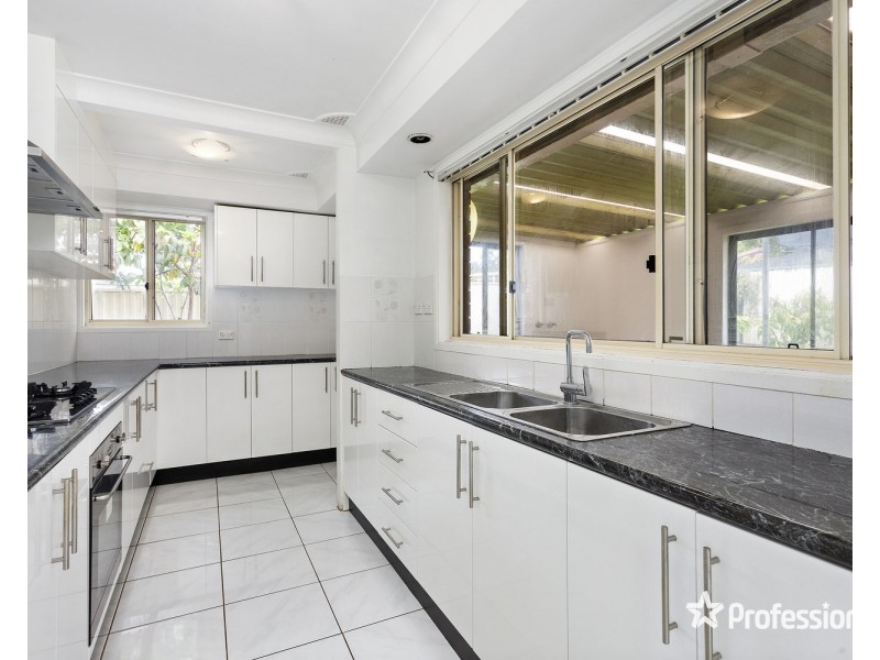 5 Peerless Close, Ingleburn NSW 2565
