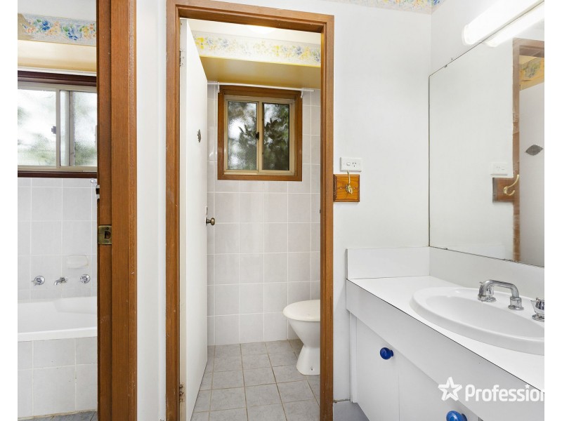 5 Peerless Close, Ingleburn NSW 2565