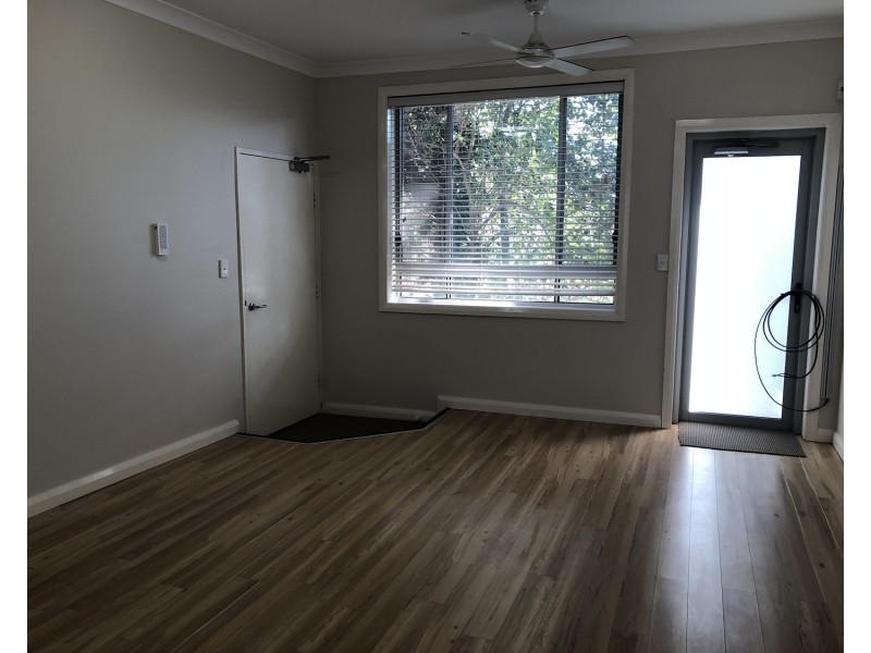 2/100 Park Road, East Hills NSW 2213