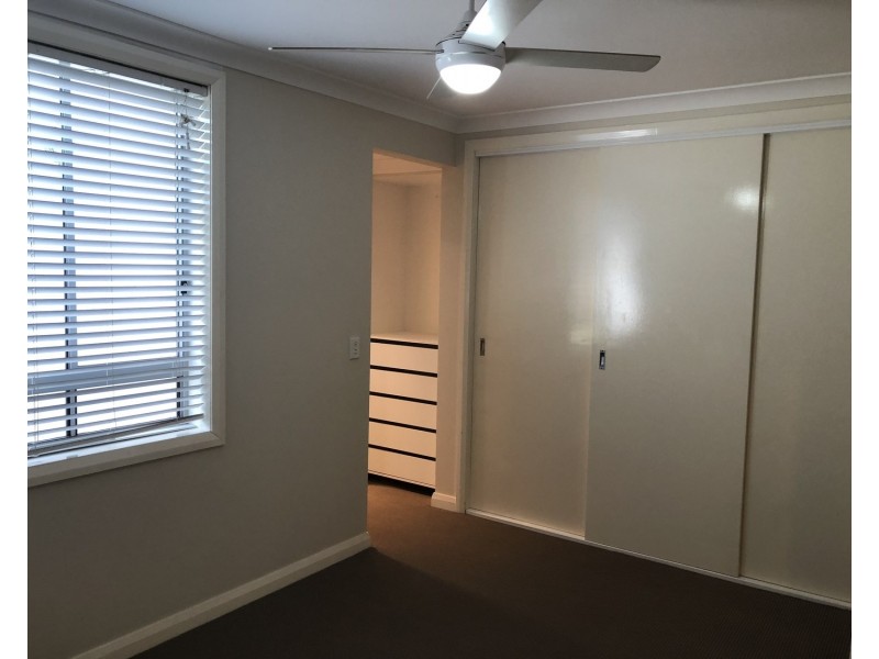 2/100 Park Road, East Hills NSW 2213