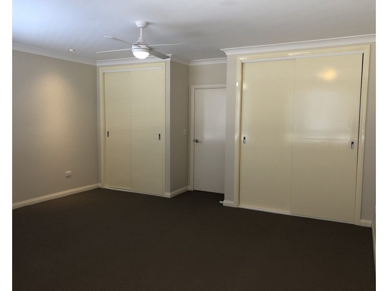 2/100 Park Road, East Hills NSW 2213