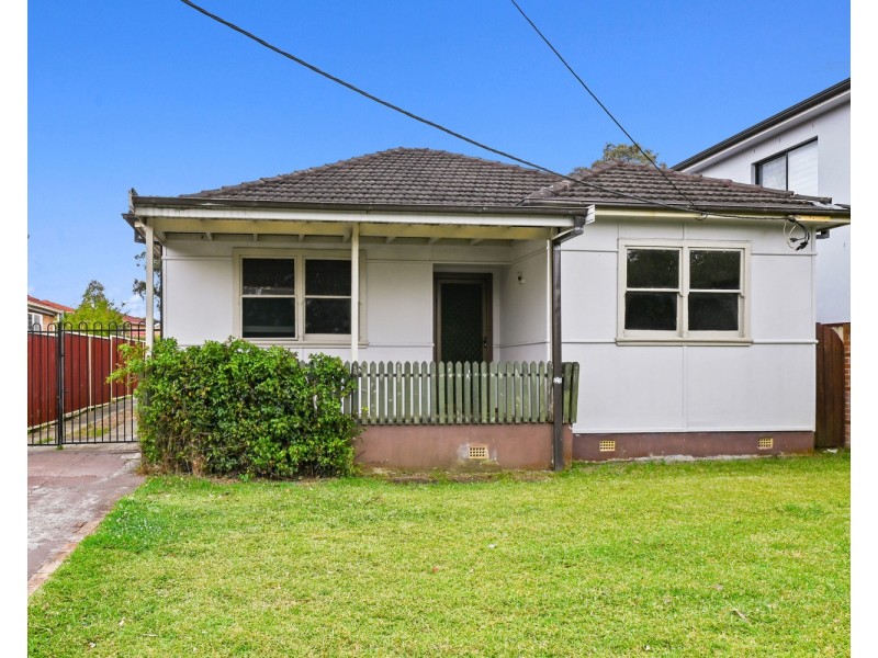 4 Lehn Road, East Hills NSW 2213