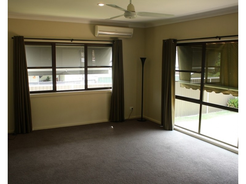 40 Kelvin Parade, Picnic Point NSW 2213