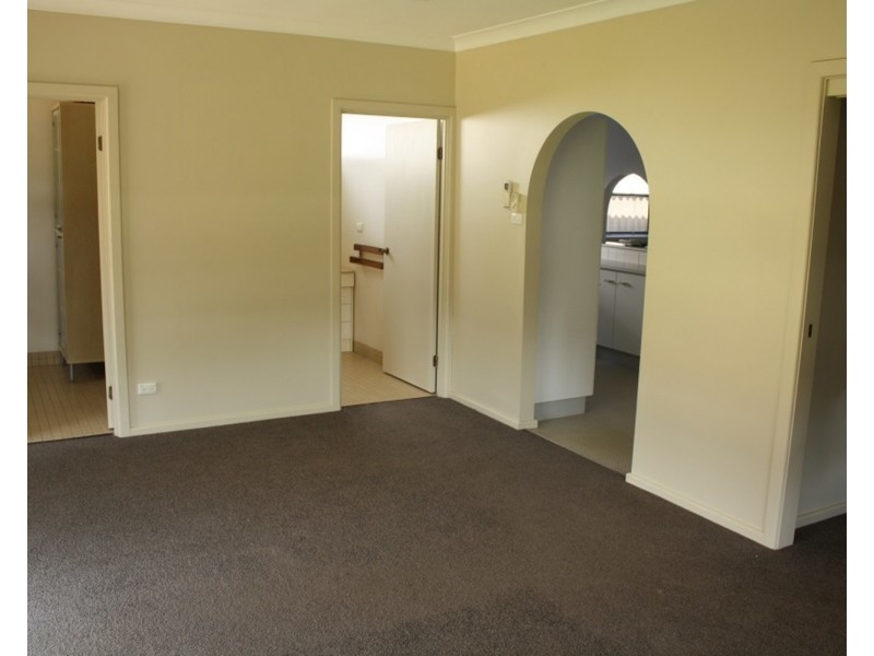 40 Kelvin Parade, Picnic Point NSW 2213
