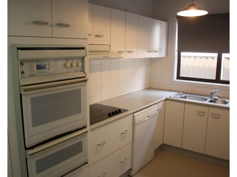 40 Kelvin Parade, Picnic Point NSW 2213