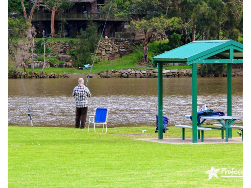40 Kelvin Parade, Picnic Point NSW 2213