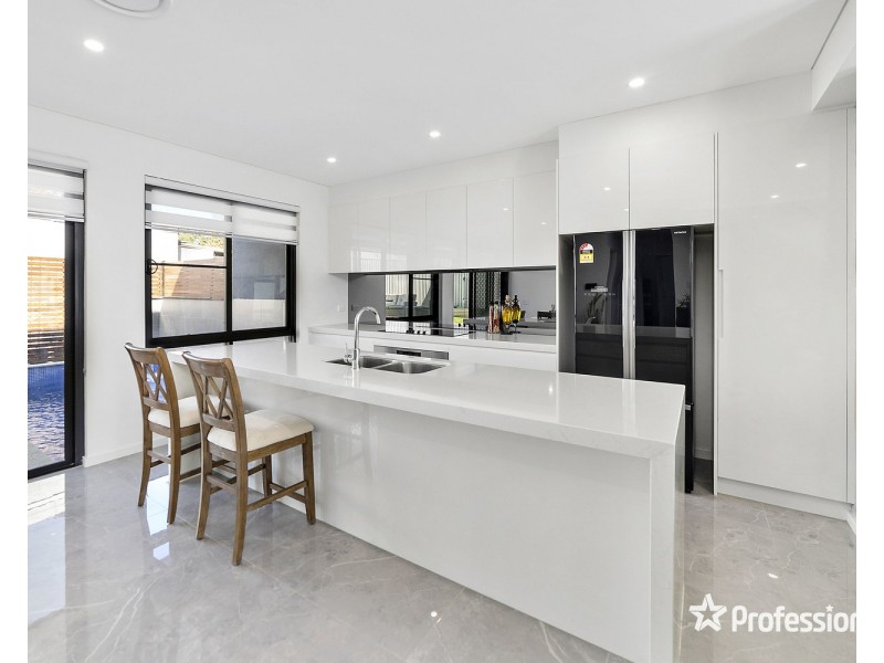 4 Burbank Avenue, East Hills NSW 2213