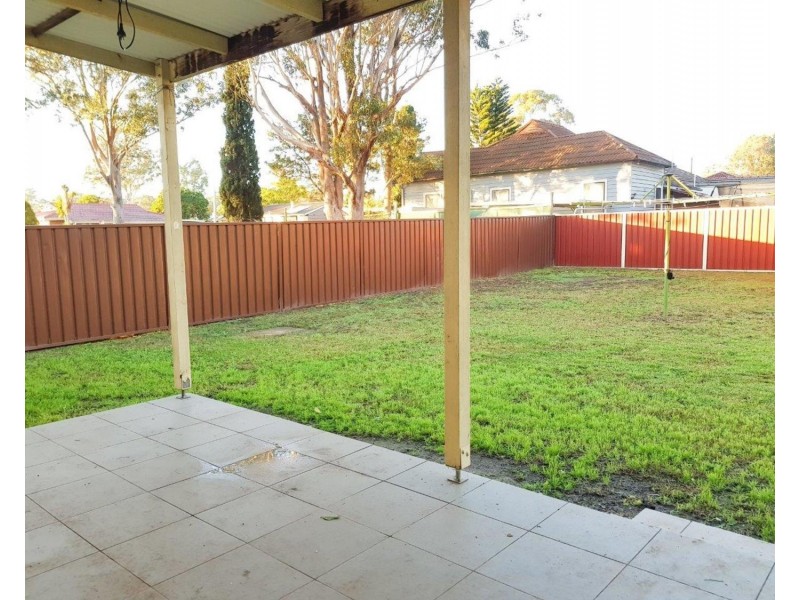 123 Parliament Road, Macquarie Fields NSW 2564